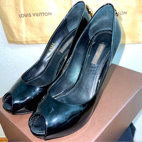 Louis Vuitton “Oh Really” Black Patent Gold Lock Platform Peep Toe Pump Size 6.5 - Picture 3 of 16